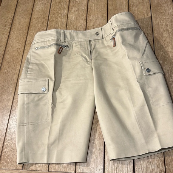 MICHAEL KORS~Size 14~ Tan Bermuda Walking Shorts ~Leather Pocket Zipper ~Women’s - Picture 2 of 15